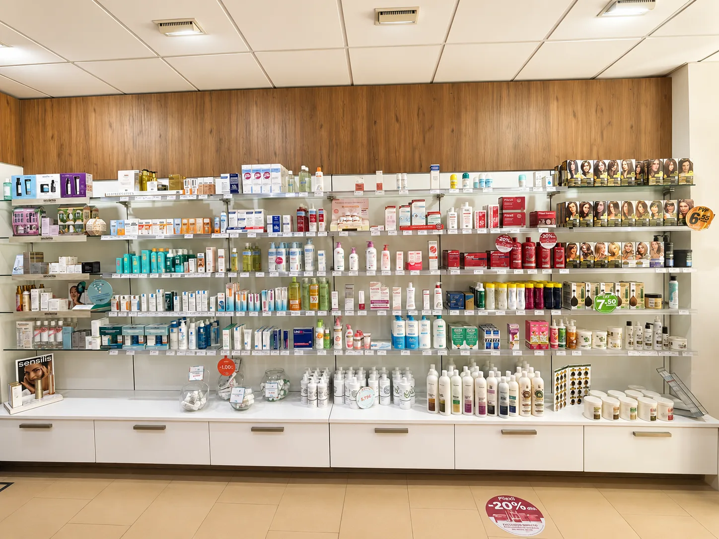Lineal de dermofarmacia y cuidado capilar en Farmacia Vázquez Bormujos